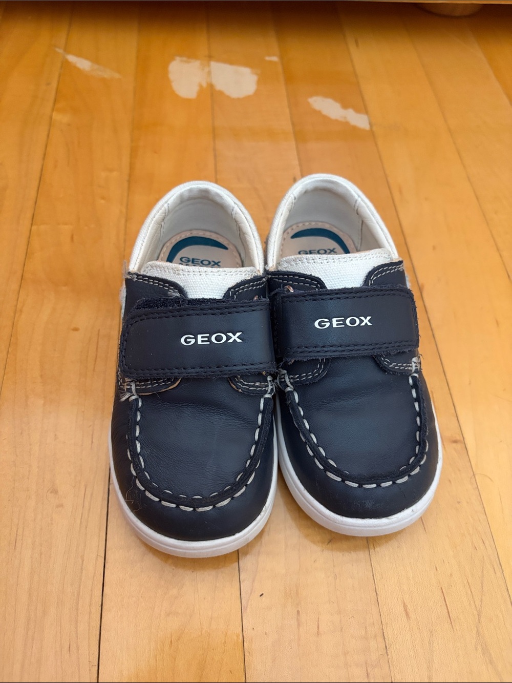 KIDS GEOX SIZE 25 EU SIZE 8 US Leather Hook-and-Loop Moccasins